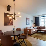 Stylish Two Floor Deluxe - 2 Bedroom Διαμέρισμα