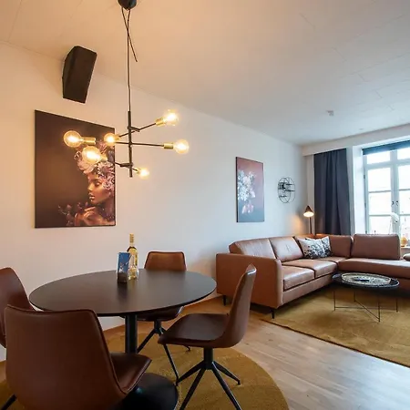 Stylish Two Floor Deluxe - 2 Bedroom Apartmán