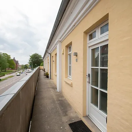 Stylish Two Floor Deluxe - 2 Bedroom Appartamento