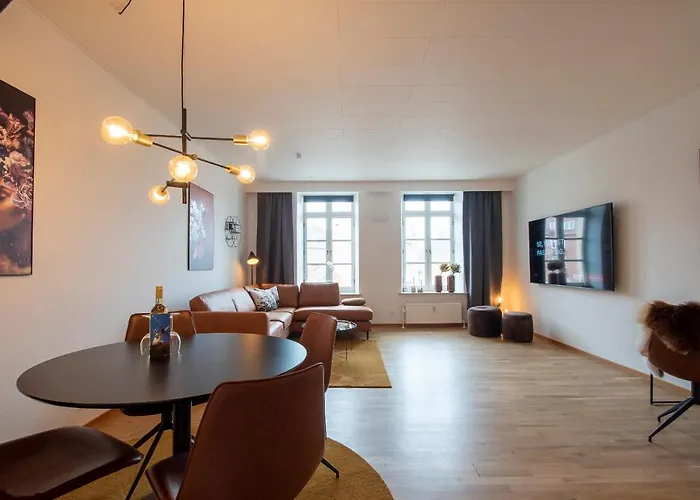 Stylish Two Floor Deluxe - 2 Bedroom Appartamento