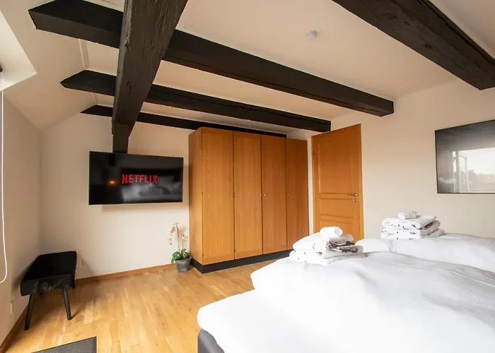 Stylish Two Floor Deluxe - 2 Bedroom *